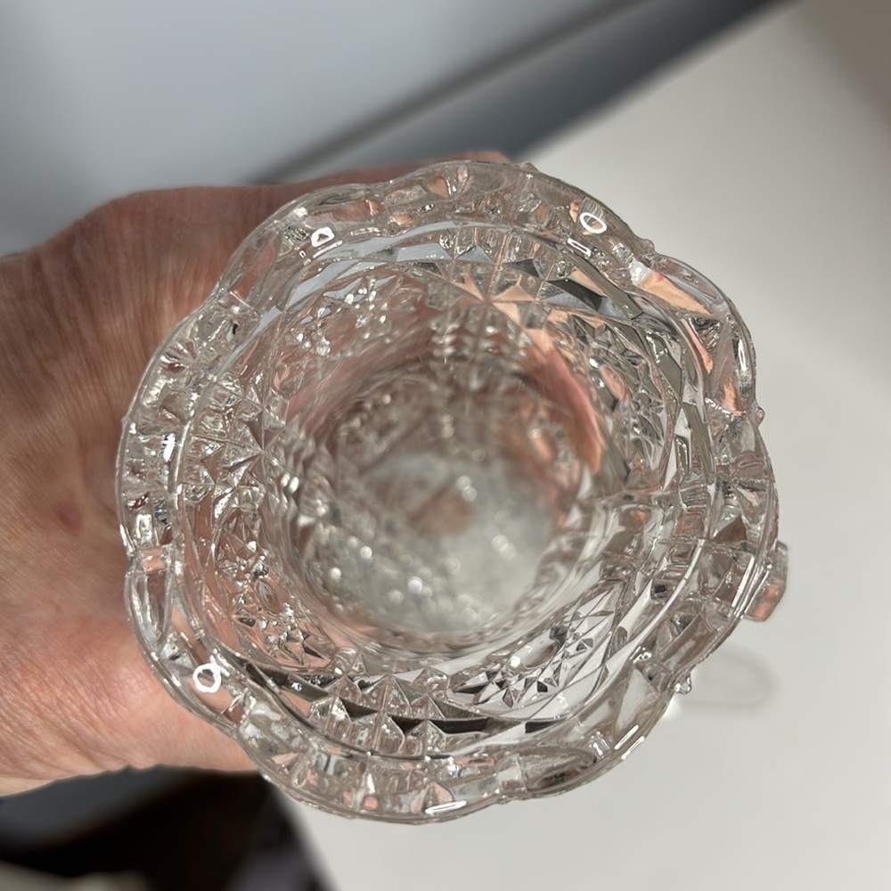 GLASS HORN FLOWER VASE (ANTIQUE) - Picture 5 of 6